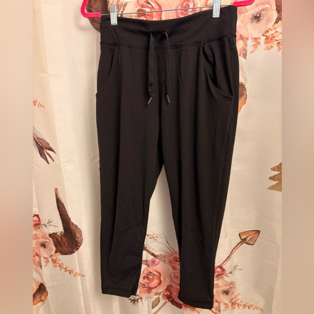 Size 6 Black Jogger capris